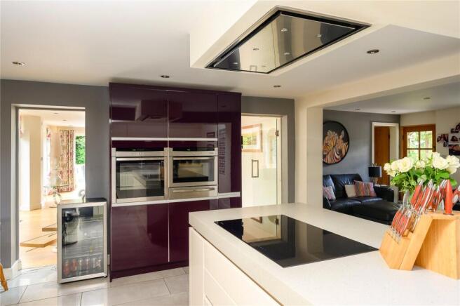 5 bed Detached for sale Image 9