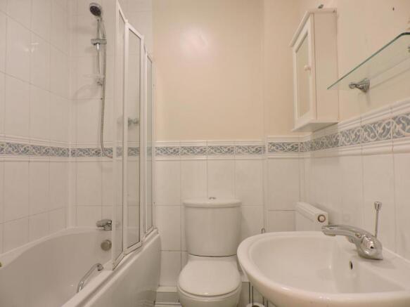 Bathroom (Main)
