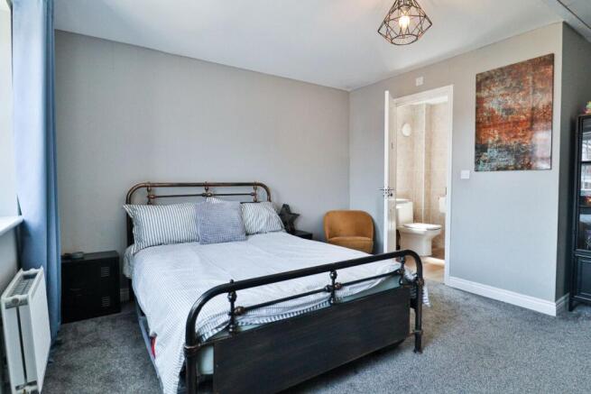 4 bed Detached for sale Image 11