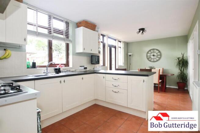 OPEN PLAN FITTED KITCHEN / DINING ROOM