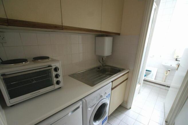 2C, 140 Streatham Hill Kit.jpg