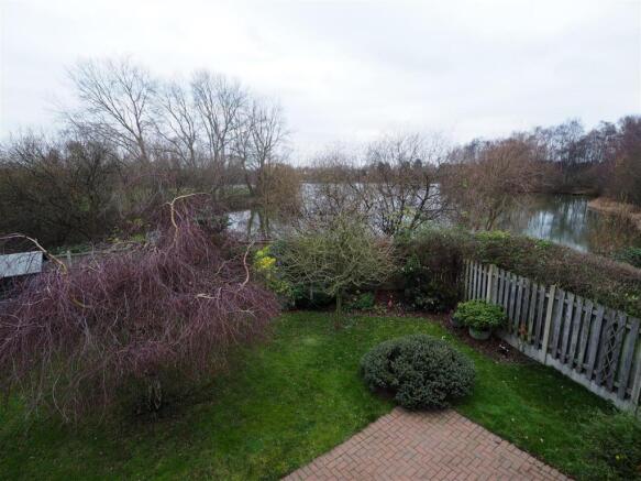 Generous Garden & Lakeside Outlook 516