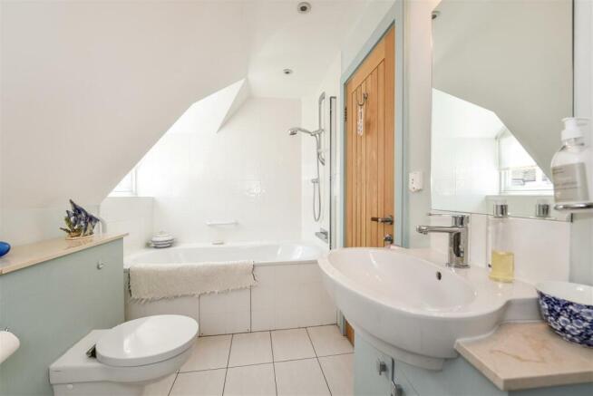 Bathroom.jpg