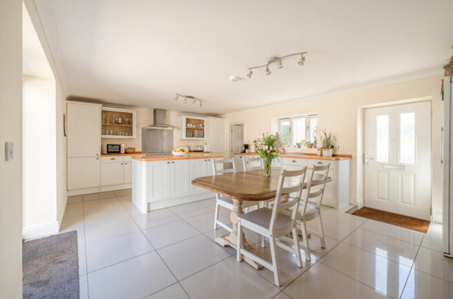 1295103-38-682746...