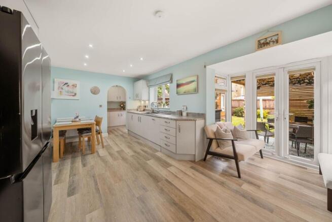 4 bed Detached for sale Image 8