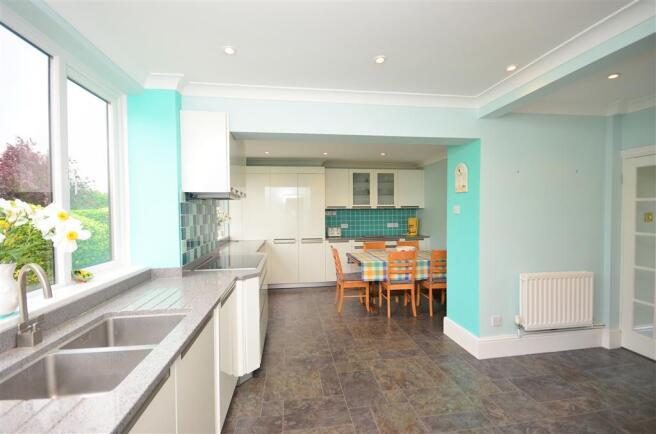 Kitchen/Breakfast Area