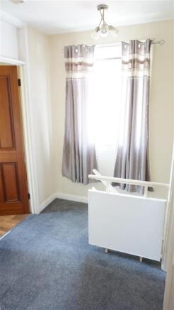 FIRST FLOOR LANDING