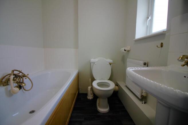 Ensuite to Bed 1