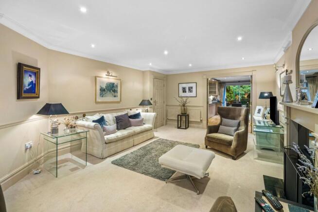 4 bed House for sale Image 10