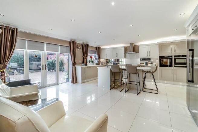 8577606-interior48.jpg
