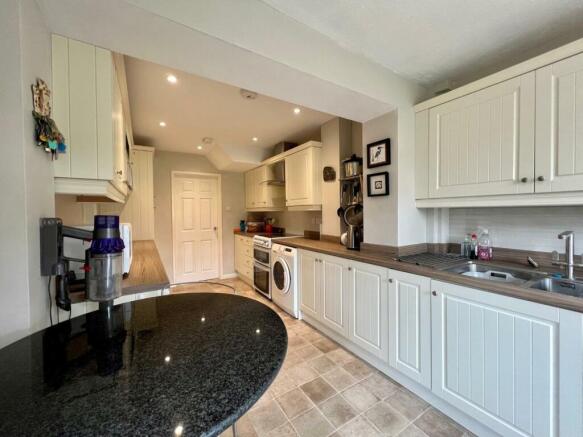Kitchen3.jpg