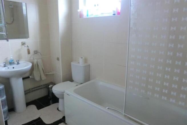 BATHROOM.JPG