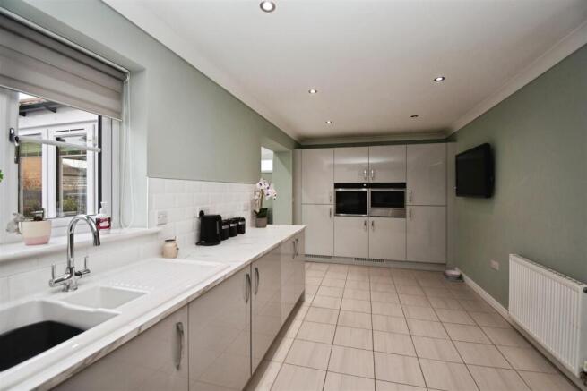 Kitchen / dining room