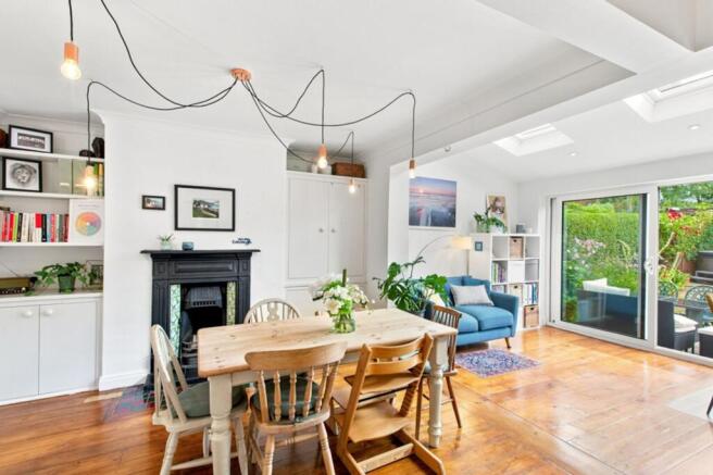 4 bed Semi-Detached for sale Image 5