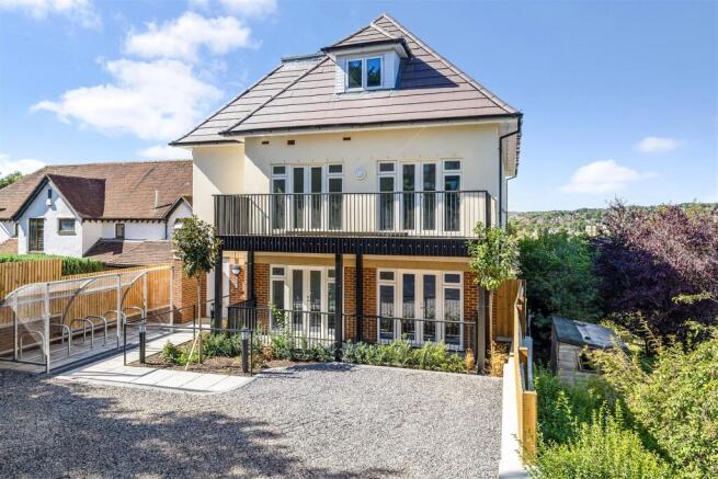 114536_Flat 6 8 Coulsdon Road (1).jpg