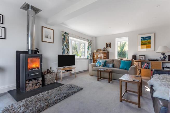 Sitting room 2.jpg