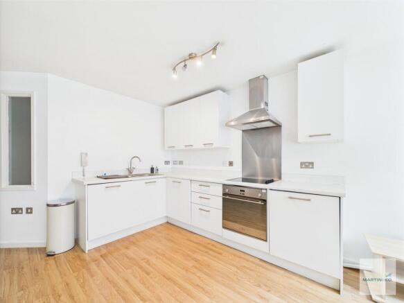 CAM03394G0-PR0284...