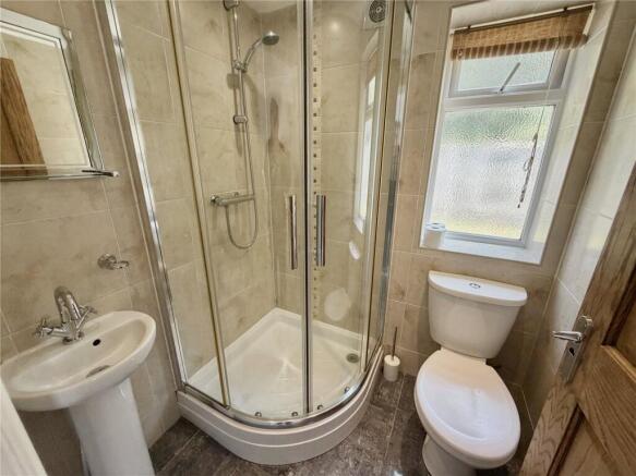5 bed Detached for sale Image 11