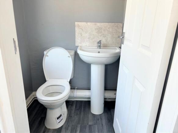1 bed House Share to rent Image 5