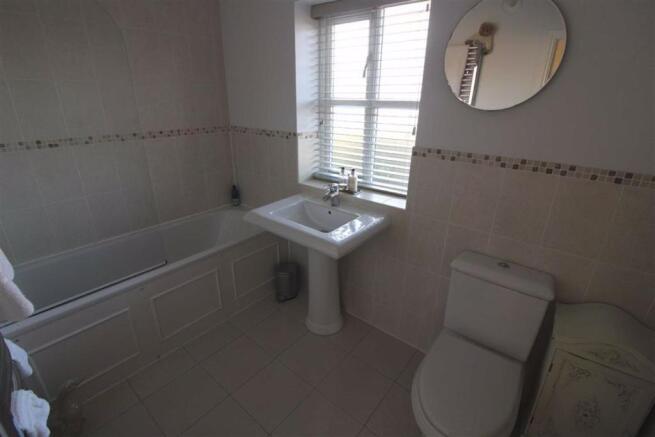 PRINCIPAL BATHROOM