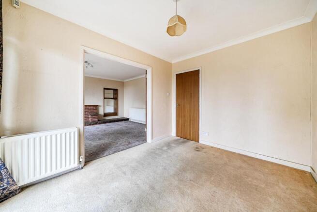5 bed Detached for sale Image 8