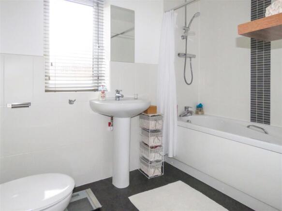 Bathroom.JPG