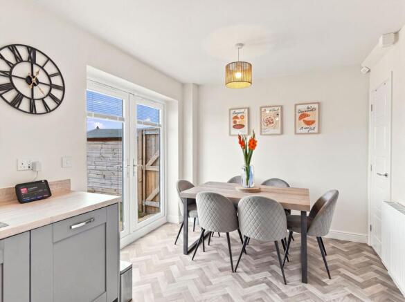 3 bed Semi-Detached for sale Image 8