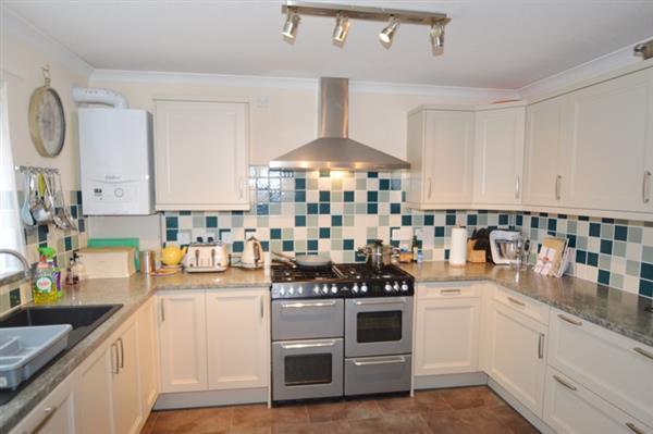FITTED KITCHEN