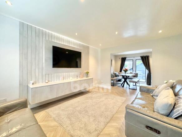 Lancaster Avenue, Beith lounge shot