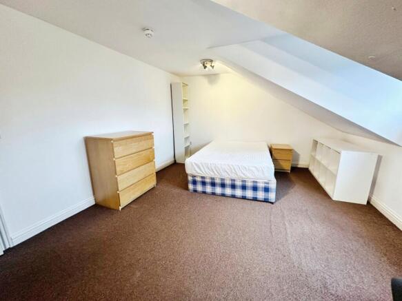 1 bed House Share to rent Image 6