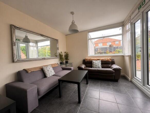 1 bed House Share to rent Image 4