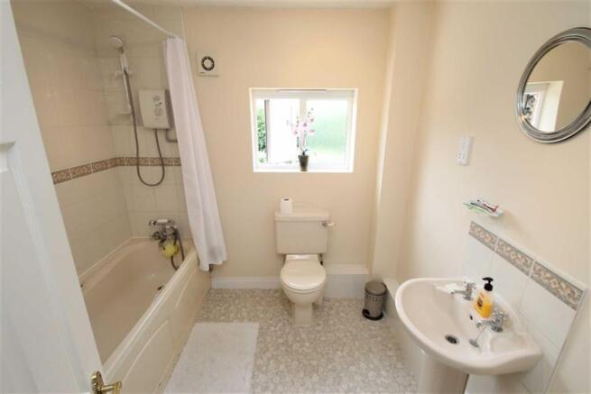 FAMILY BATHROOM