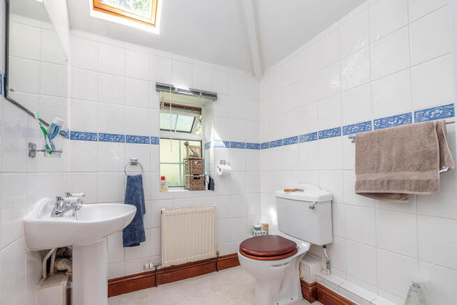 Master Bedroom En...