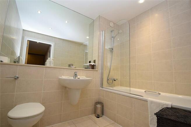 3 bed Apartment for sale Image 11