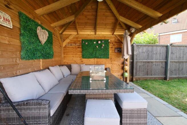 4 bed Detached for sale Image 3