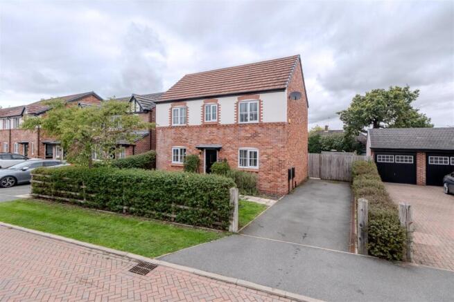 18 Mereheath Close-001.jpg