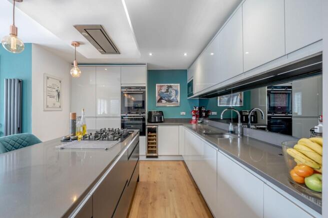 2 bed Flat for sale Image 8