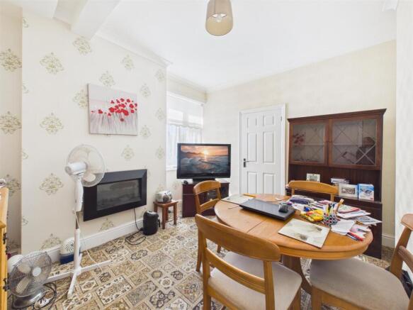 Dining room:
