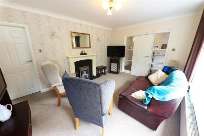 FRONT FACING LOUNGE