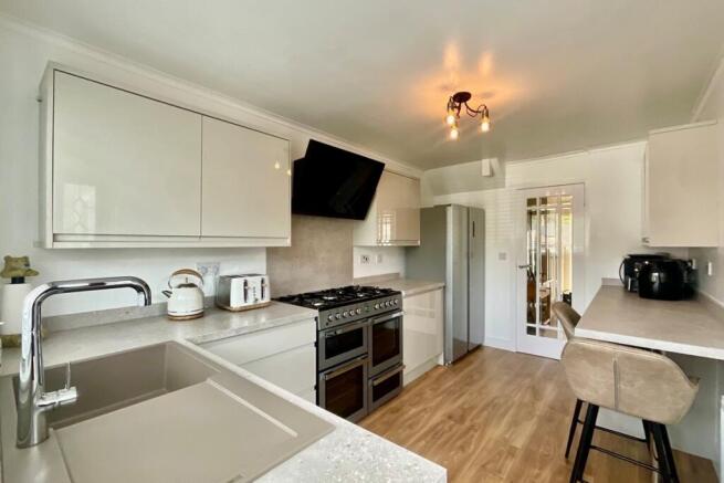 3 bed Detached for sale Image 9