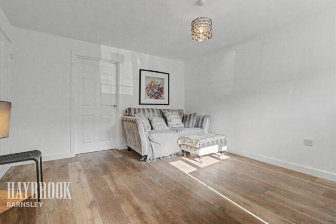 3 bed Semi-Detached for sale Image 8