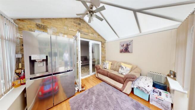 3 bed Town House for sale Image 9