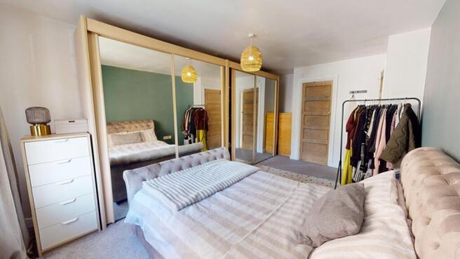5 bed Detached for sale Image 10
