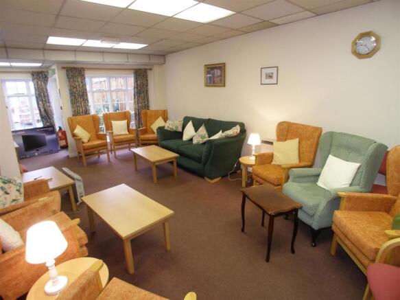 RESIDENT'S LOUNGE