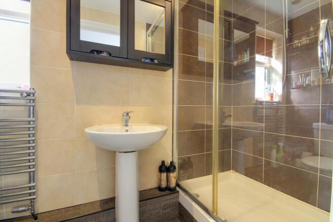 Ensuite to Bed 1