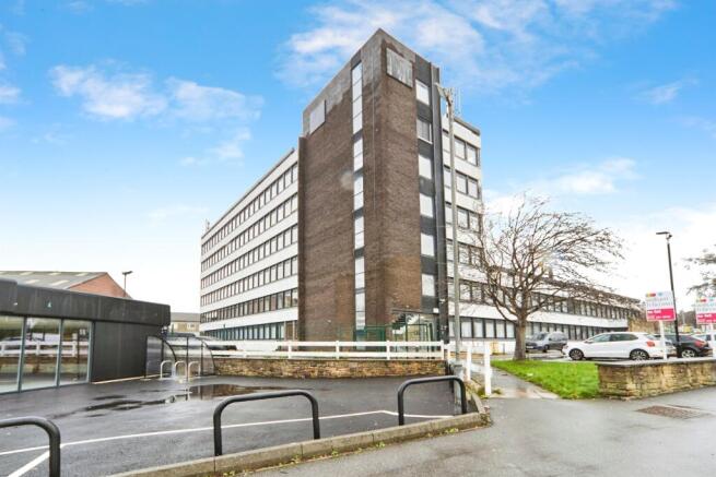 1 bed Apartment to rent Image 10