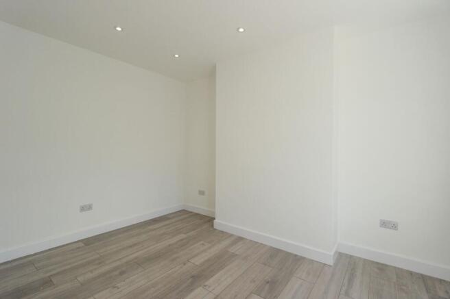3 bed House to rent Image 5