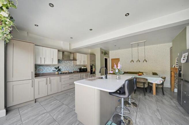 3 bed Semi-Detached for sale Image 9