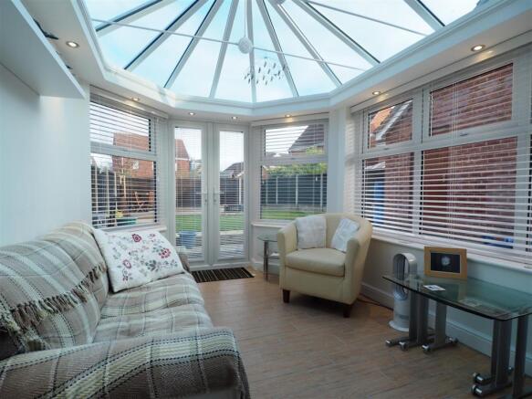 Stunning Garden Room 234