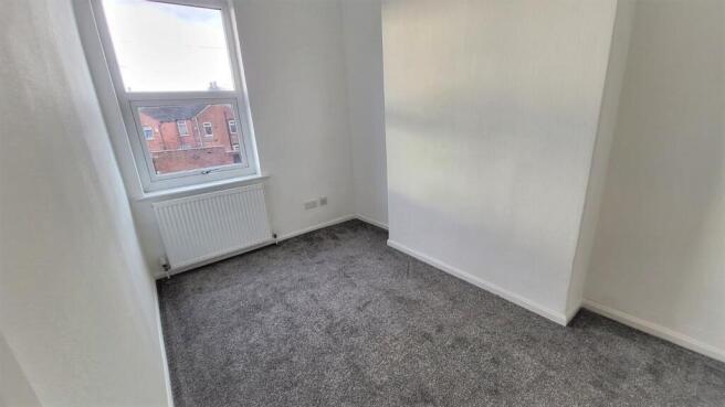 2 bed Terraced to rent Image 12
